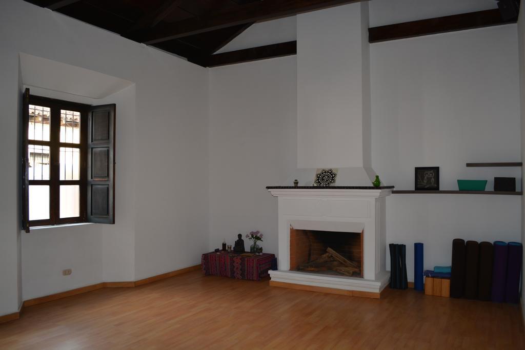 Luna Maya Hostel & Wellness Antigua Exteriör bild
